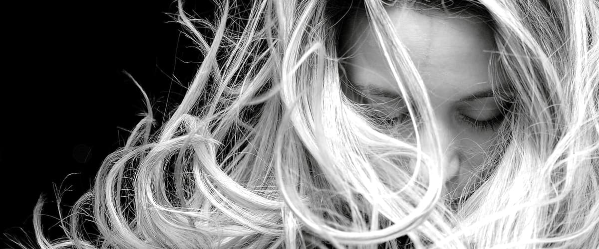 Article About the Benefits of Argan Oil for Hair black and white photo of Woman with big hair shaking head
